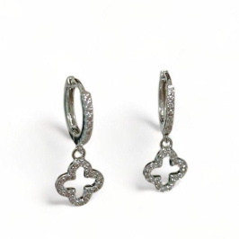 BRINCO ARGOLA TREVO VAZADO ZIRCONIA CRISTAL