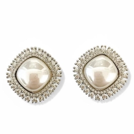 BRINCO QUADRADO PEROLA ZIRCONIA CRISTAL