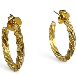 BRINCO ARGOLA FITA TORCIDA DETALHE