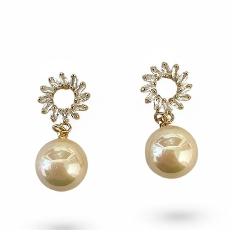 BRINCO PENDENTE PEROLA CREME BAGUETE CRISTAL