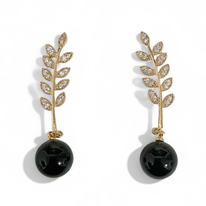 BRINCO PENDENTE FOLHAS PEROLA PRETA ZIRCONIA CRISTAL