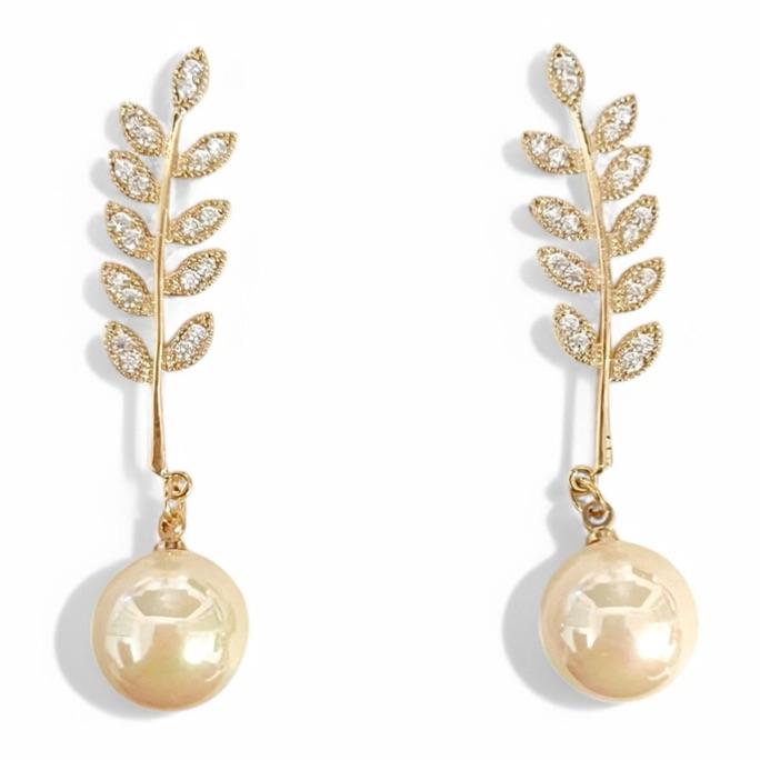 BRINCO PENDENTE FOLHAS PEROLA CREME ZIRCONIA CRISTAL